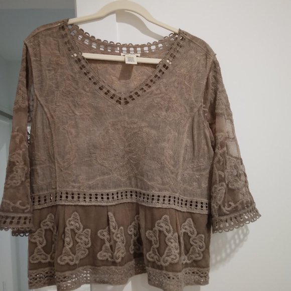 ULTRA PINK TAUPE EMBROIDERED BLOUSE SIZE M - Picture 1 of 6